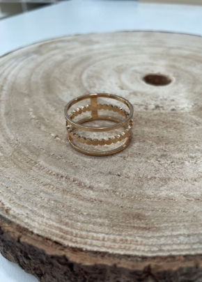 Anillo dorado para sujetar el mantón.