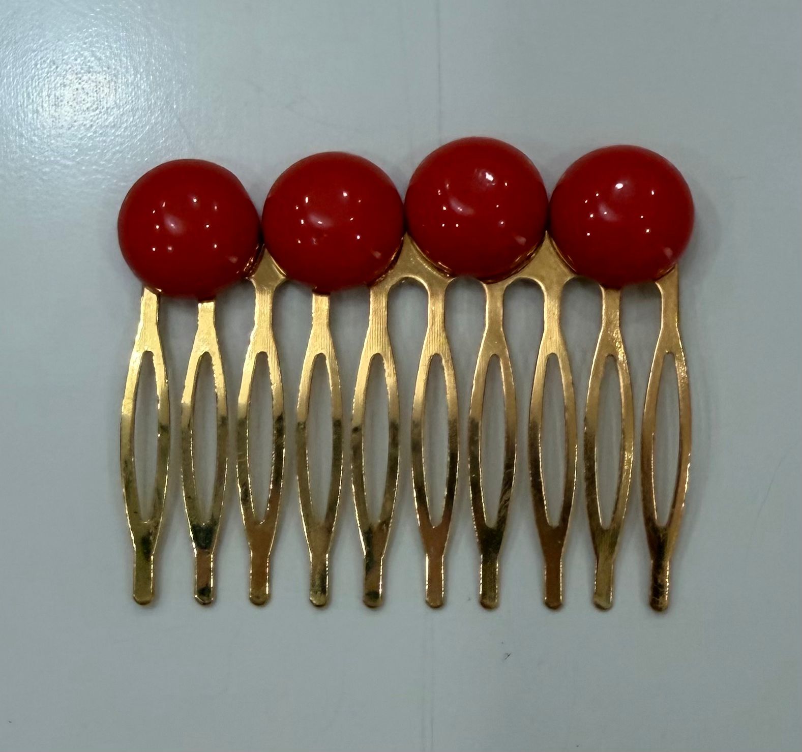 PEINECILLO CON CORALES